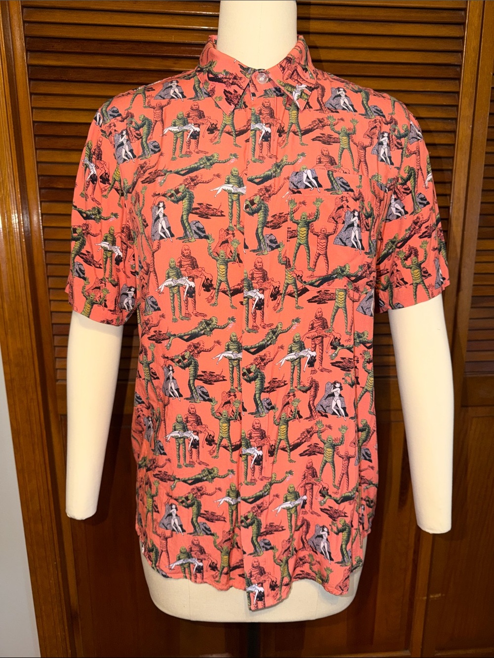 Men's Creature from the Black Lagoon Short-Sleeve Printed Button-Up Shirt